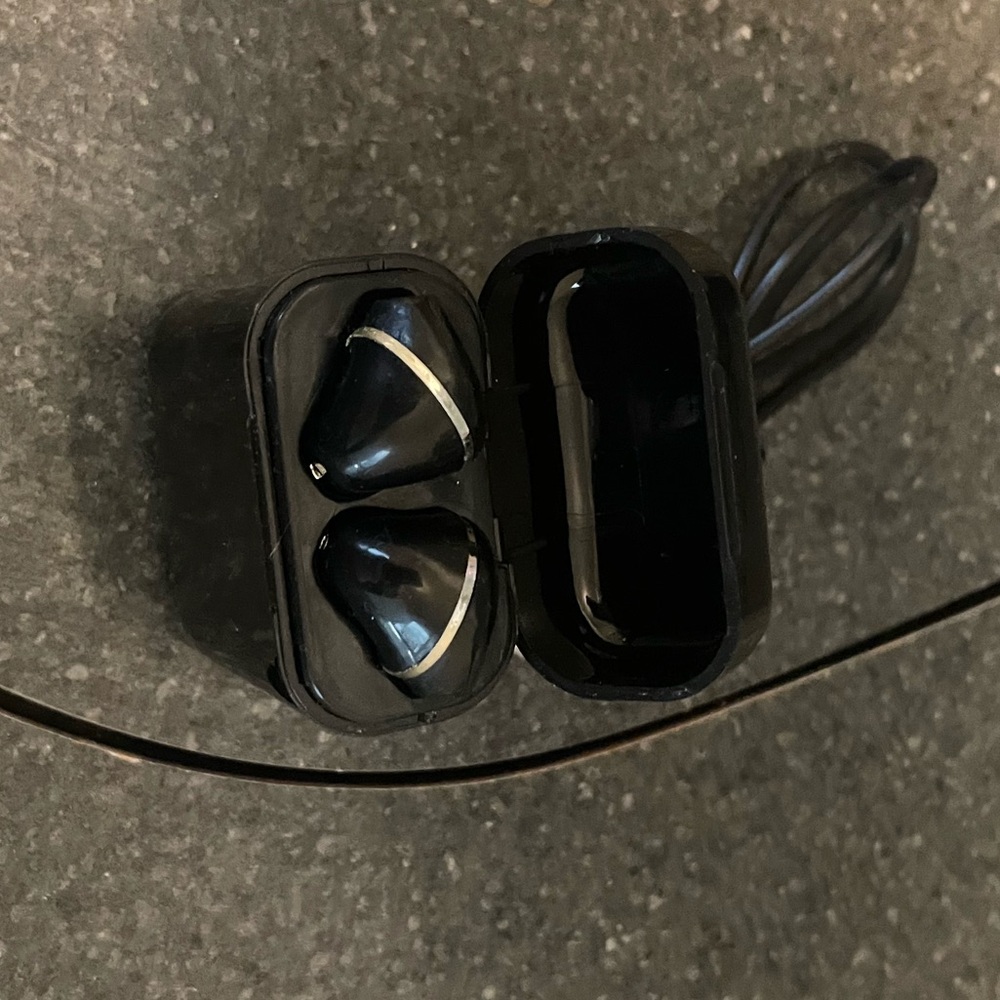 Like New Wireless Earbuds - Picture 2 of 3